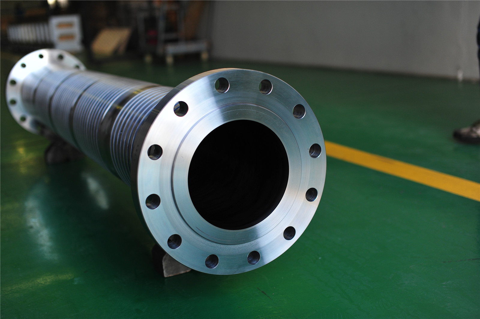 Covid-19, iwanan ito o mabuhay kasama nito!